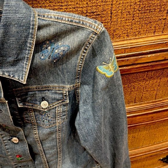 Gap denim jean jacket with various iron decals. - Picture 3 of 5